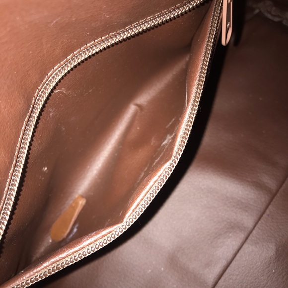 Burberry purse - Picture 5 of 14